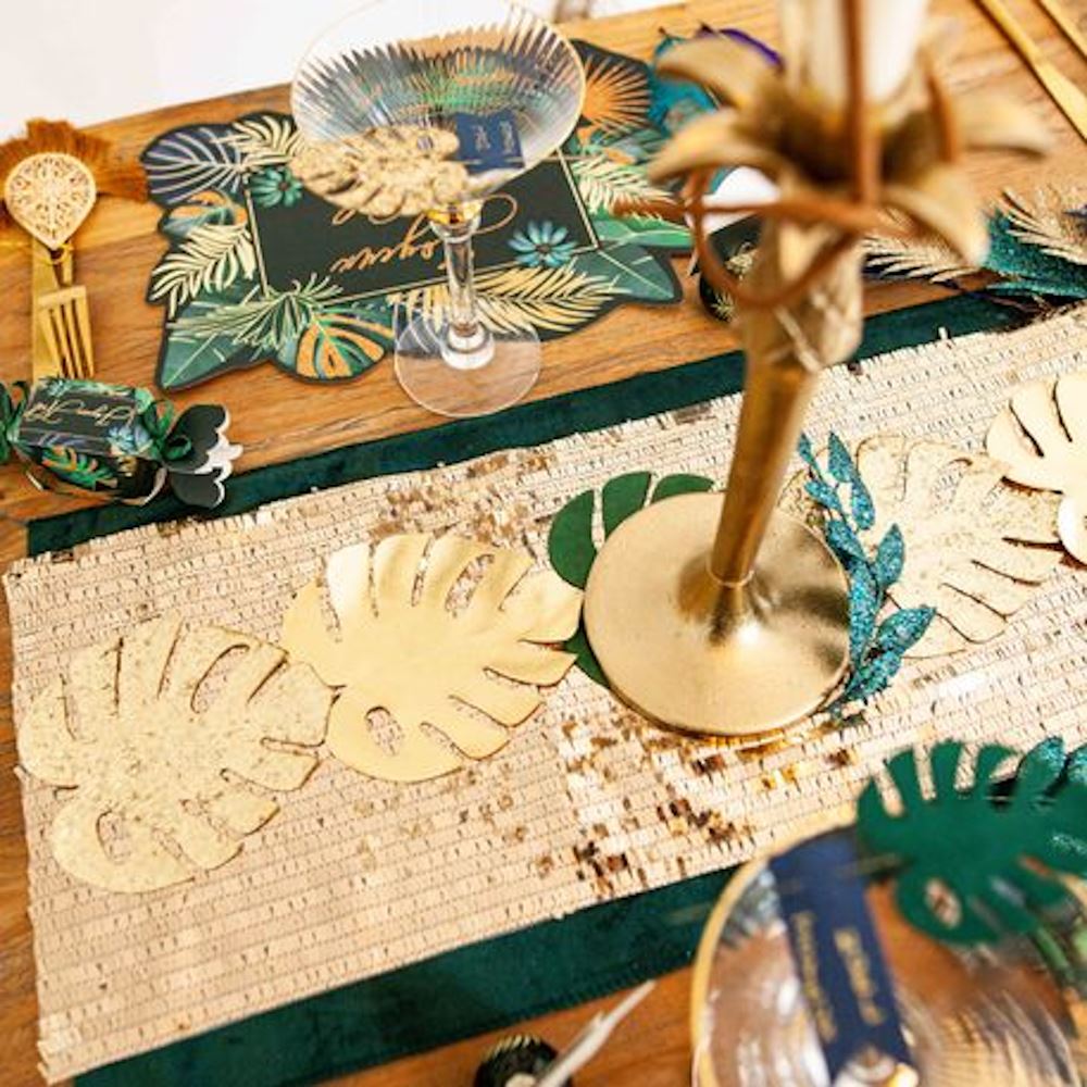 green-velvet-and-gold-glitter-leaf-bunting-decoration|83298|Luck and Luck| 1