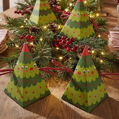 Green Triangular Tree Christmas Crackers Set of 6 Novelty Festive Tableware
