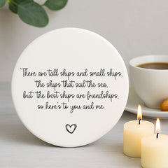 Round Friendship Coaster in Porcelain - Heartfelt Quote Celebrating Friends - Ideal Gift for Special Occasions and Home Decor