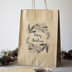 large-merry-christmas-mistletoe-wreath-kraft-paper-bags-set-of-6|KBLRGTREE|Luck and Luck| 1