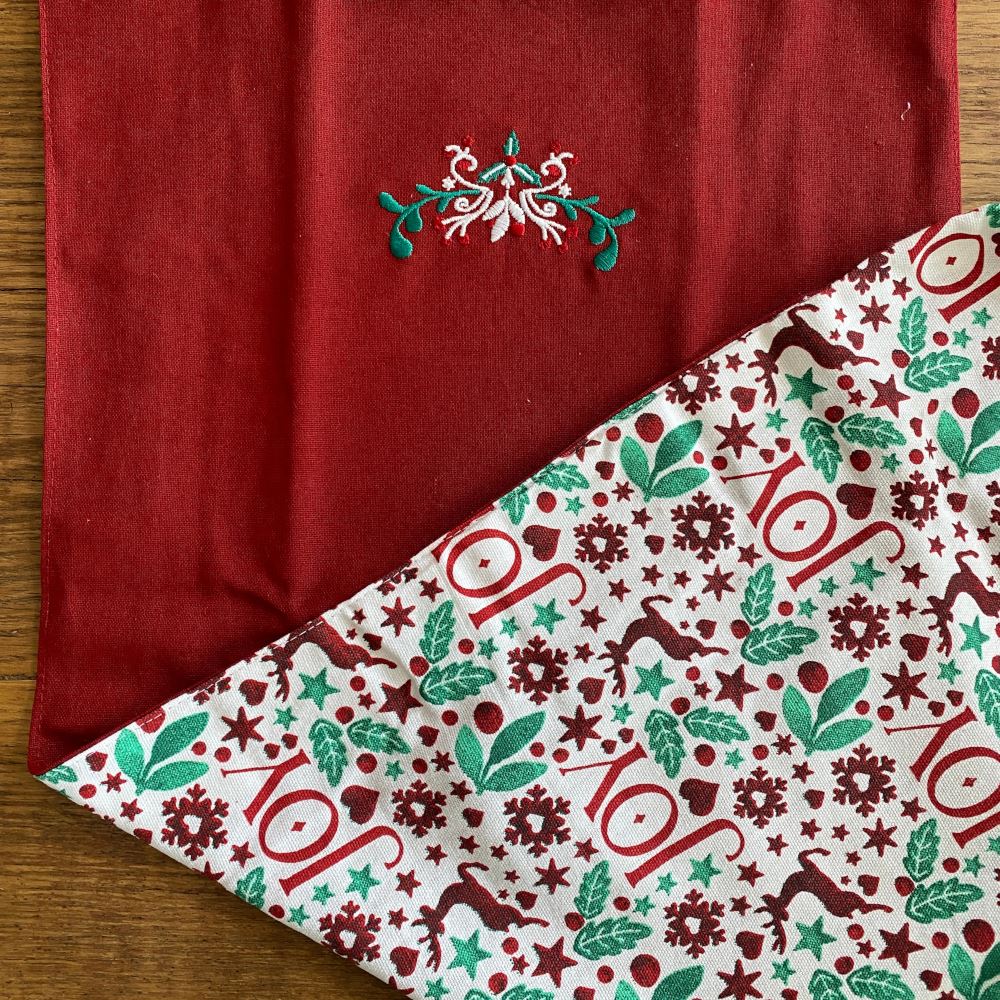 christmas-joy-red-fabric-festive-reversible-table-runner-2-3m|XM6463|Luck and Luck| 3