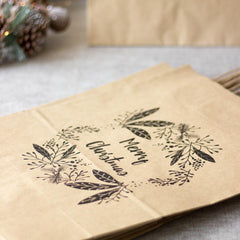 large-merry-christmas-mistletoe-wreath-kraft-paper-bags-set-of-6|KBLRGTREE|Luck and Luck| 3