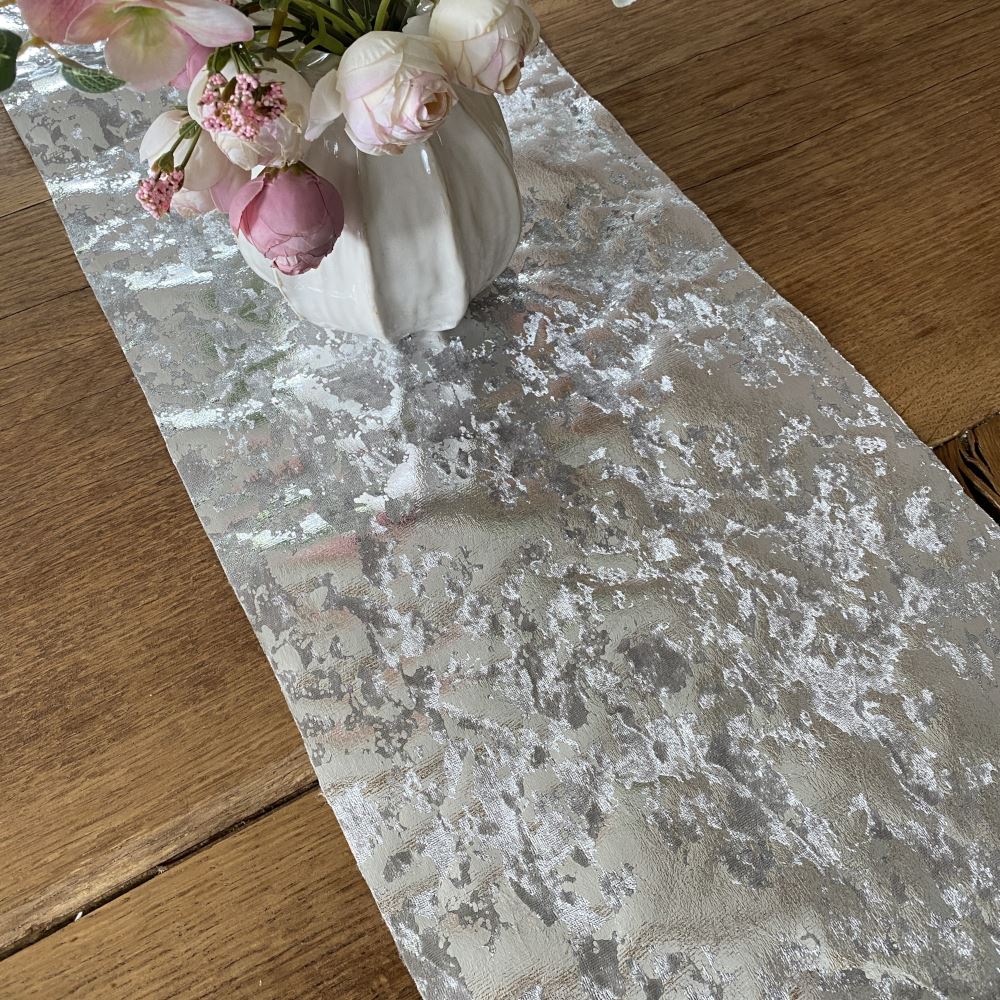 silver-metallic-style-christmas-table-runner-decoration-2-5m|LL782500300004|Luck and Luck| 1