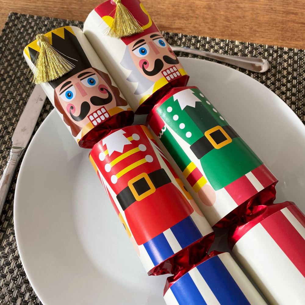 racing-nutcracker-christmas-crackers-x-6-traditional-handfinished|72011|Luck and Luck| 4