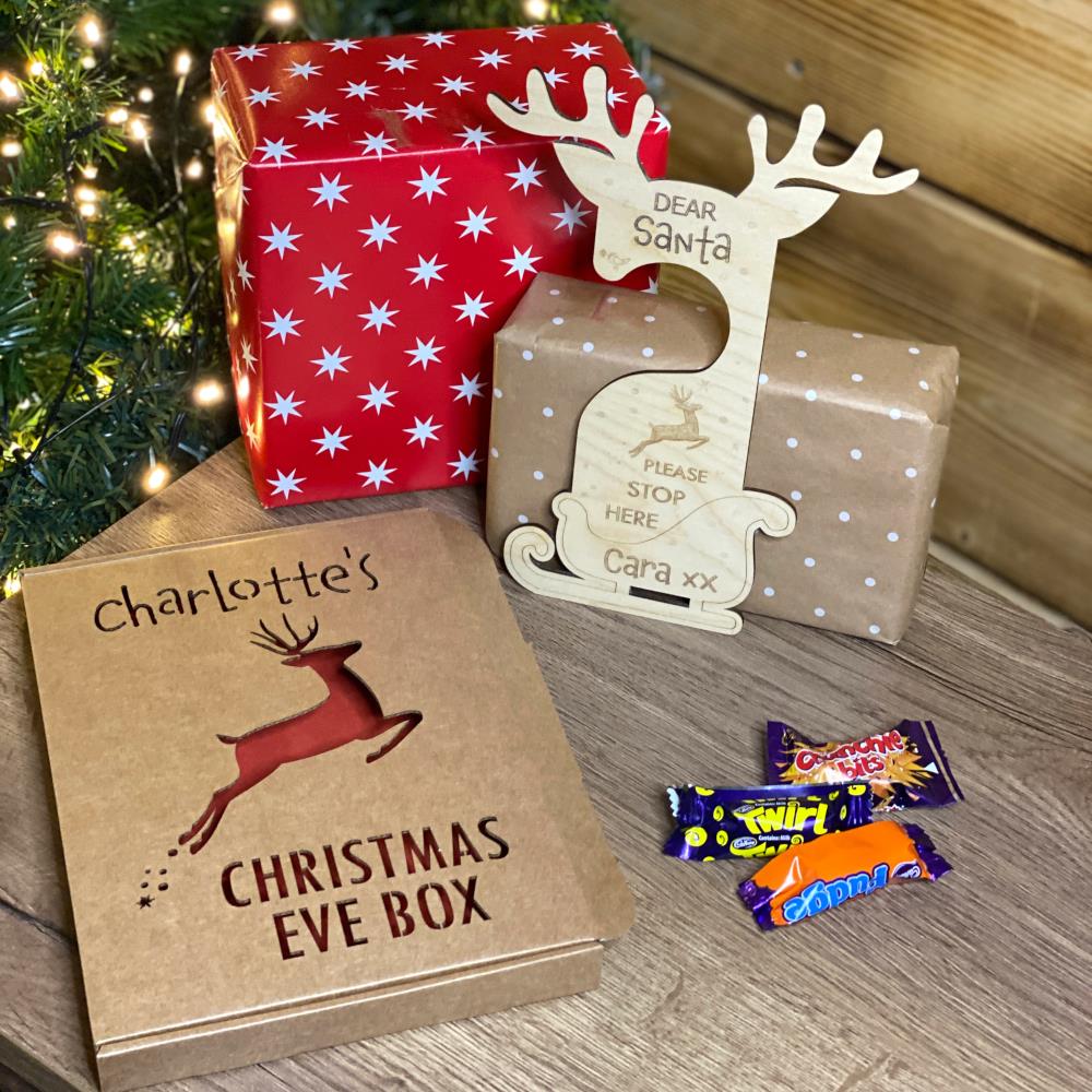 personalised-reindeer-christmas-eve-box-with-wood-door-hanger|LLWWXMASEVEBOXDHR|Luck and Luck| 1