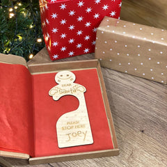 personalised-gingerbread-boy-christmas-eve-box-with-wood-door-hanger|LLWWXMASEVEBOXDHGB|Luck and Luck|2
