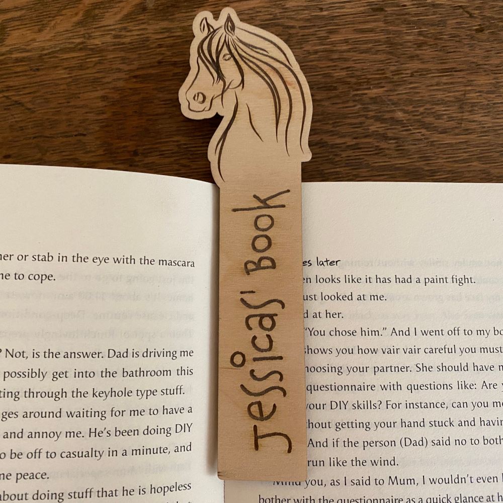 personalised-horse-wooden-bookmark|LLWWHOBM|Luck and Luck| 4