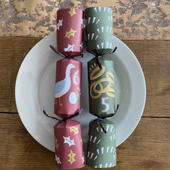 12-days-of-christmas-table-crackers-with-novelty-baking-set|XM6010|Luck and Luck| 1