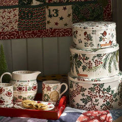 emma-bridgewater-hawthorn-berries-christmas-set-of-3-round-cake-tins|EBX3146|Luck and Luck|2