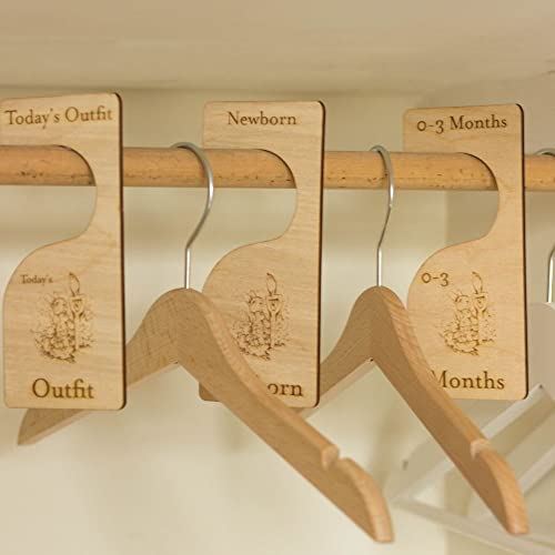 8-wooden-baby-peter-rabbit-illustration-dividers-nursery-hangers-new-born-gift|LLWWHGPRP|Luck and Luck| 1