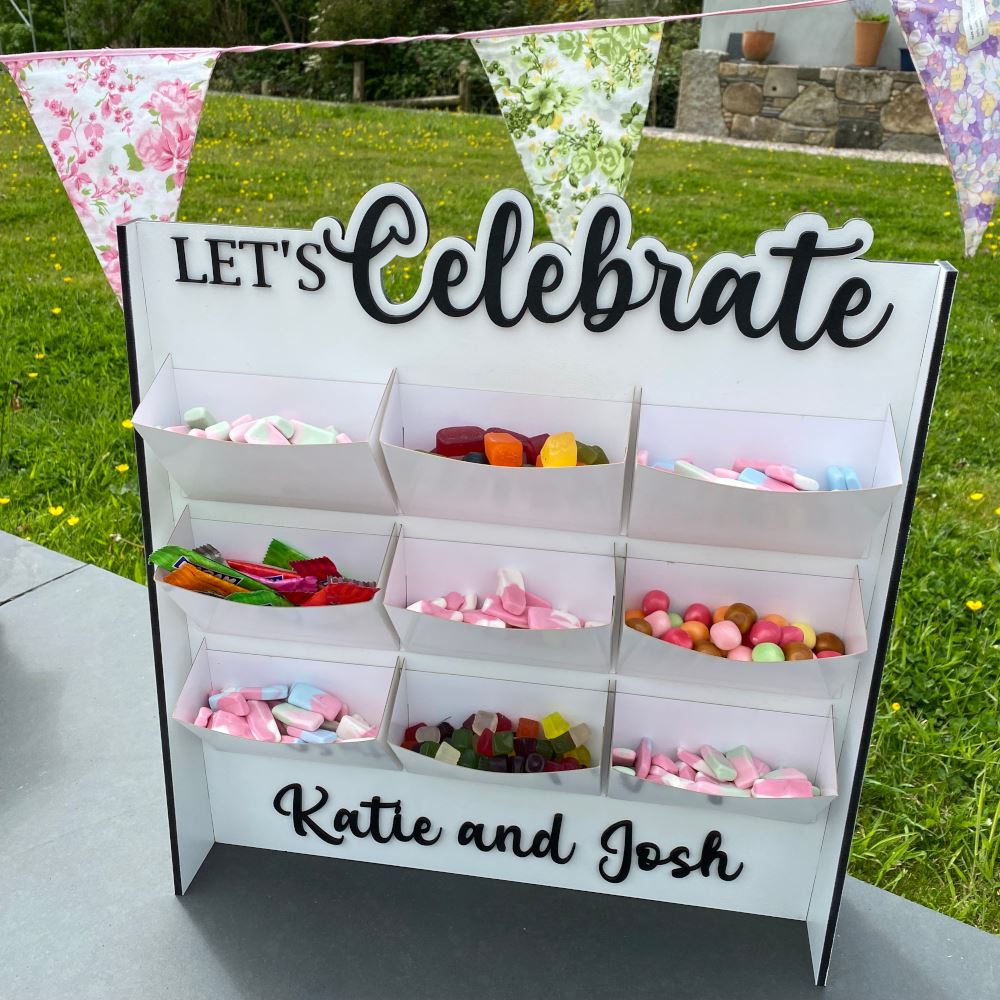 personalised-sweet-treat-bar-stand|LLWWSSMF1|Luck and Luck| 1