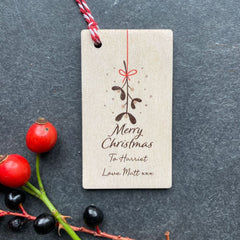 personalised-mistletoe-wooden-christmas-festive-gift-tag|LLWWXMASTAGD2|Luck and Luck| 1