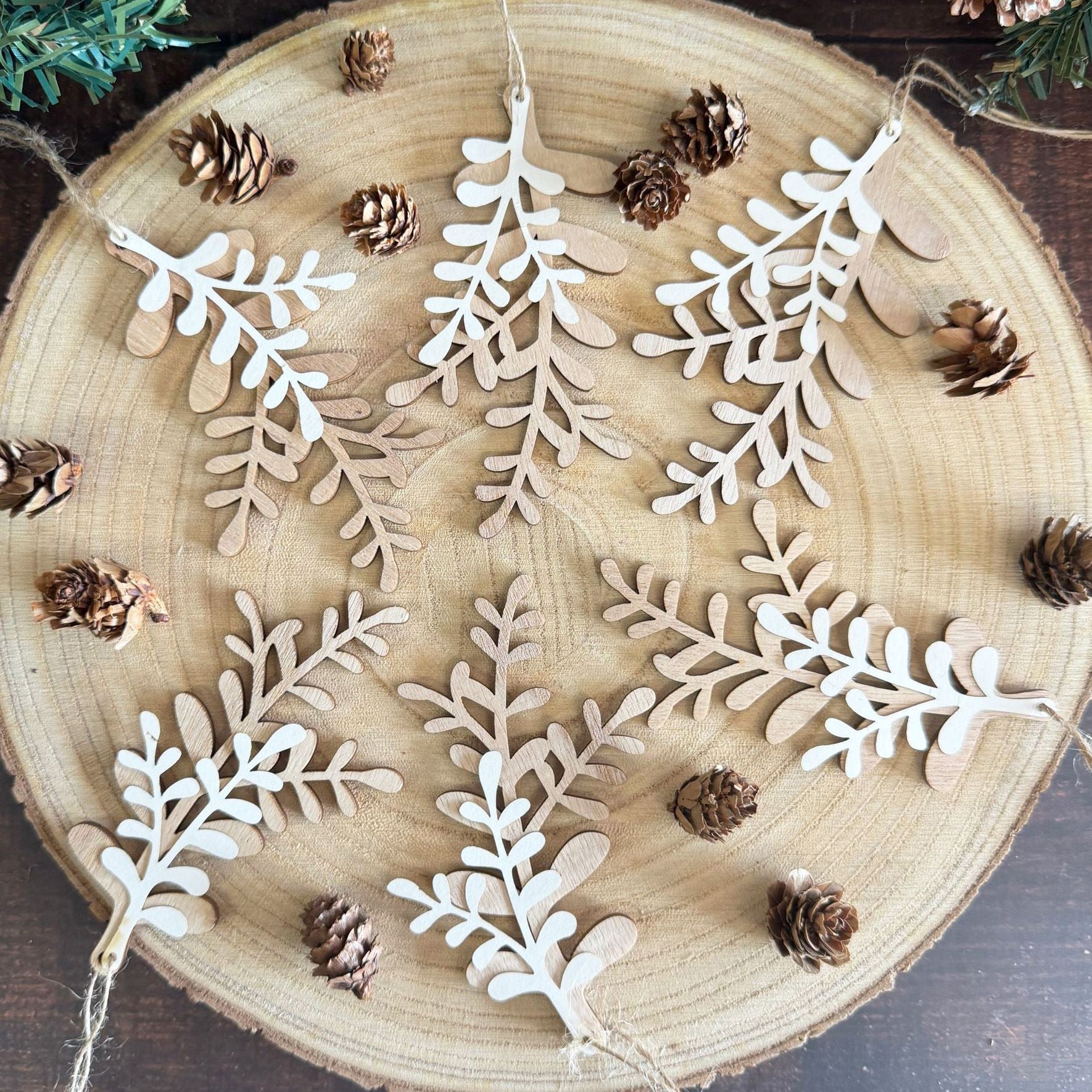 wooden-mistletoe-leaf-hangers-christmas-tree-decorations-set-of-6|CODE306|Luck and Luck| 1