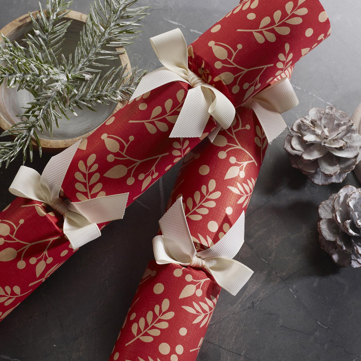 Red Floral Cooking Gift Christmas Crackers Festive Party Tableware Set of 6