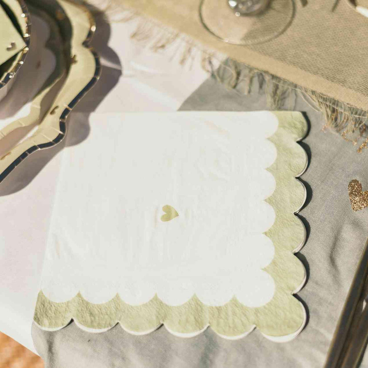 Aryfetes Factory Artyfetes Gold Little Hearts Green Napkins 16 Pack
