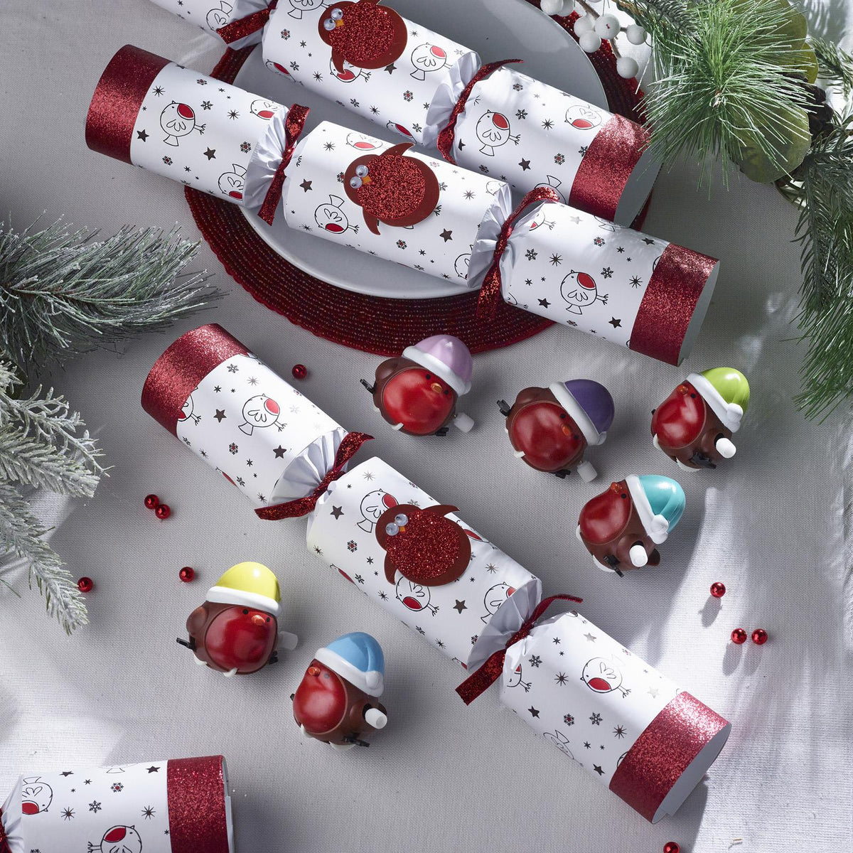 Racing Robin Christmas Crackers White Red Festive Party Tableware Pack Set of 6