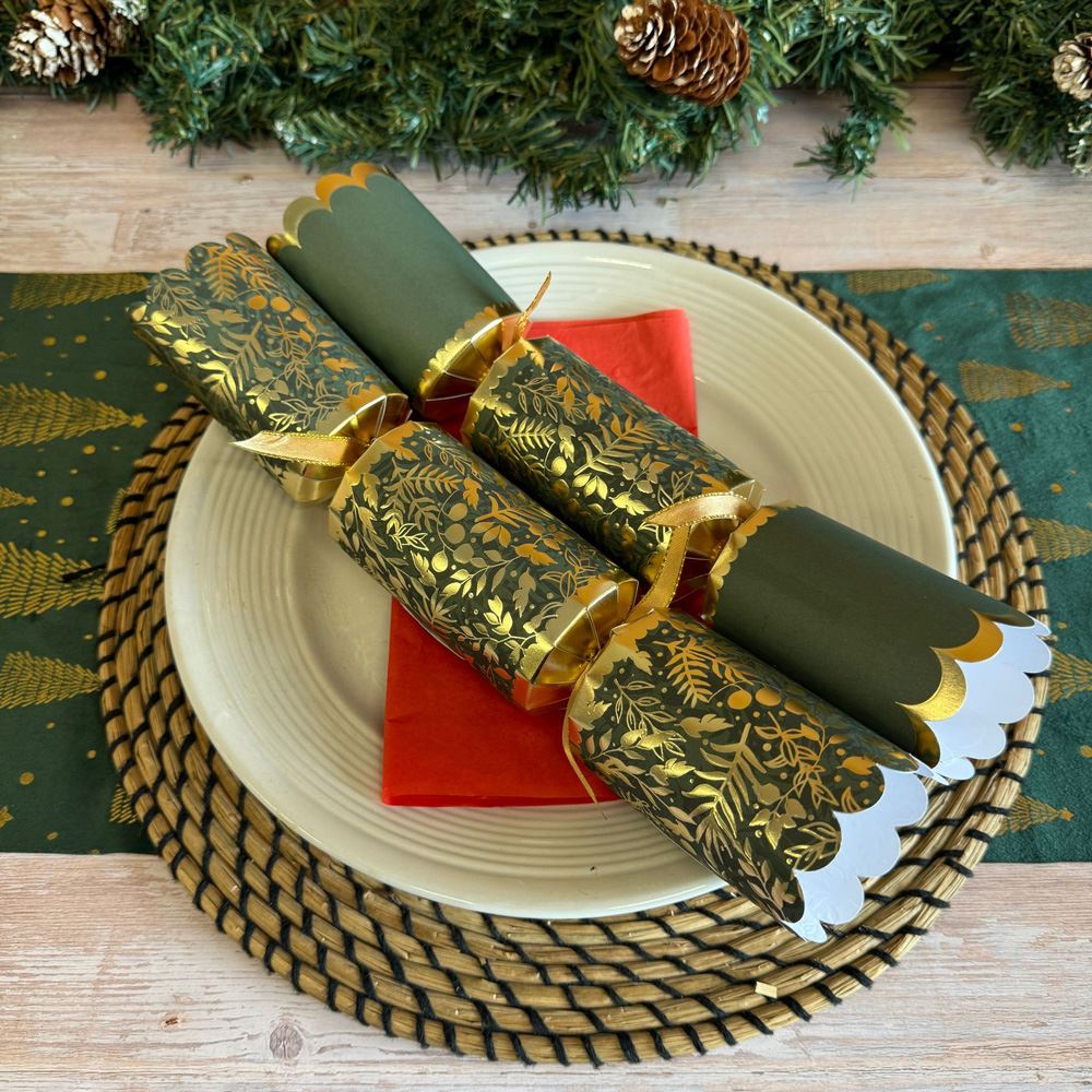 8-green-forest-christmas-crackers-premium-green-gold-woodland-print|XM6794|Luck and Luck| 1