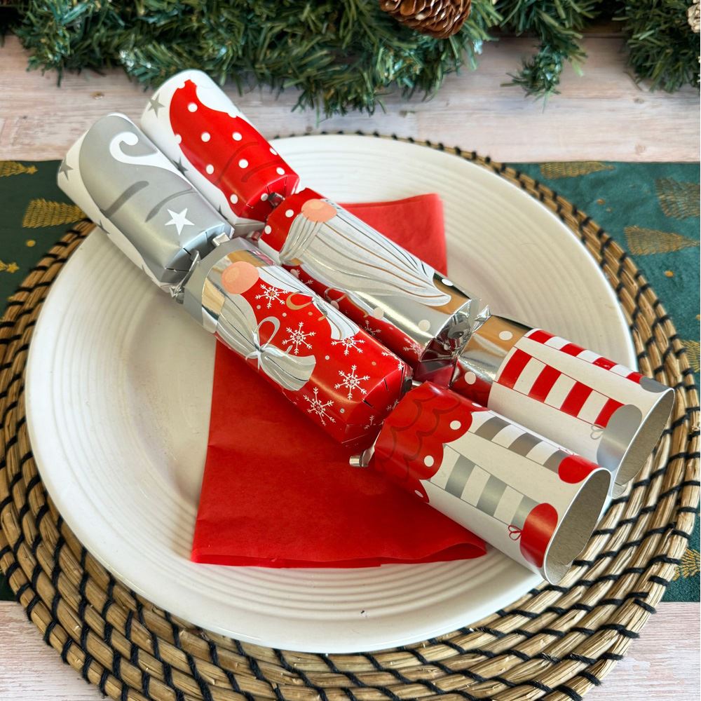 gonk-red-silver-white-crackers-x-10-family-fun-christmas-table|XM6928|Luck and Luck| 1