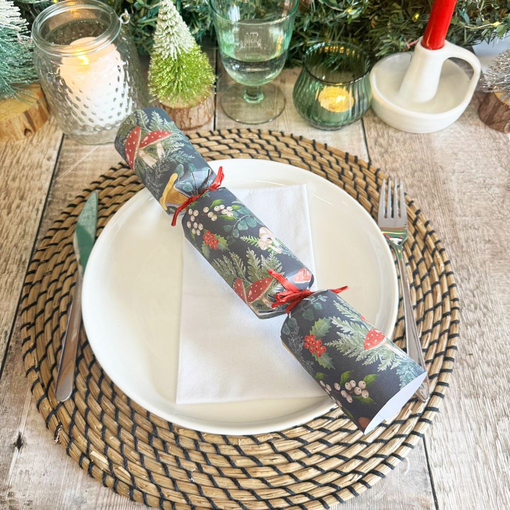 midnight-forest-green-christmas-crackers-x-6-eco-friendly-tableware|CRACK-FOREST-V2|Luck and Luck| 1