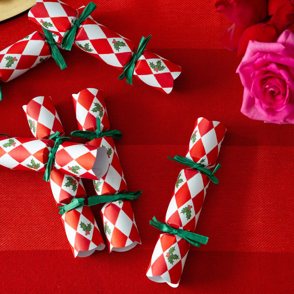 Holly Harlequin Mini Christmas Crackers for Festive Table Styling (Pack of 6, 15 cm)