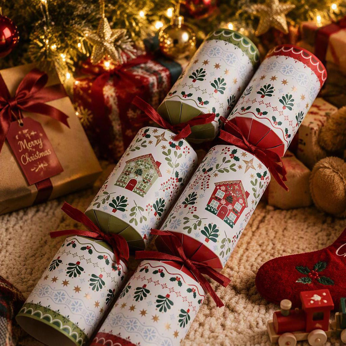 Alpine House Christmas Crackers Green Red Festive Party Table Decorations Set of 6