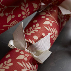 Red Floral Cooking Gift Christmas Crackers Festive Party Tableware Set of 6