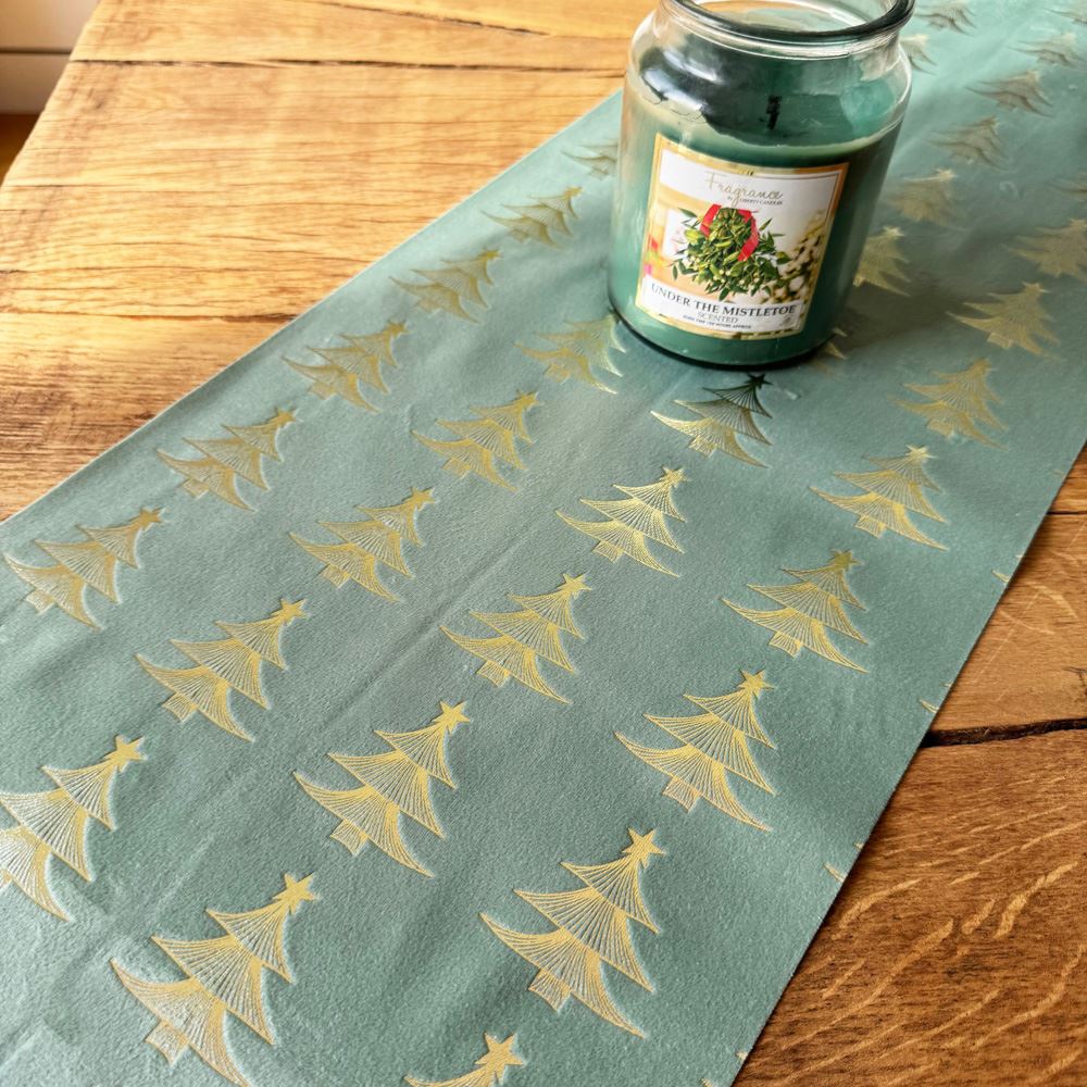 green-velvet-gold-tree-christmas-table-runner-3m|92980|Luck and Luck| 1