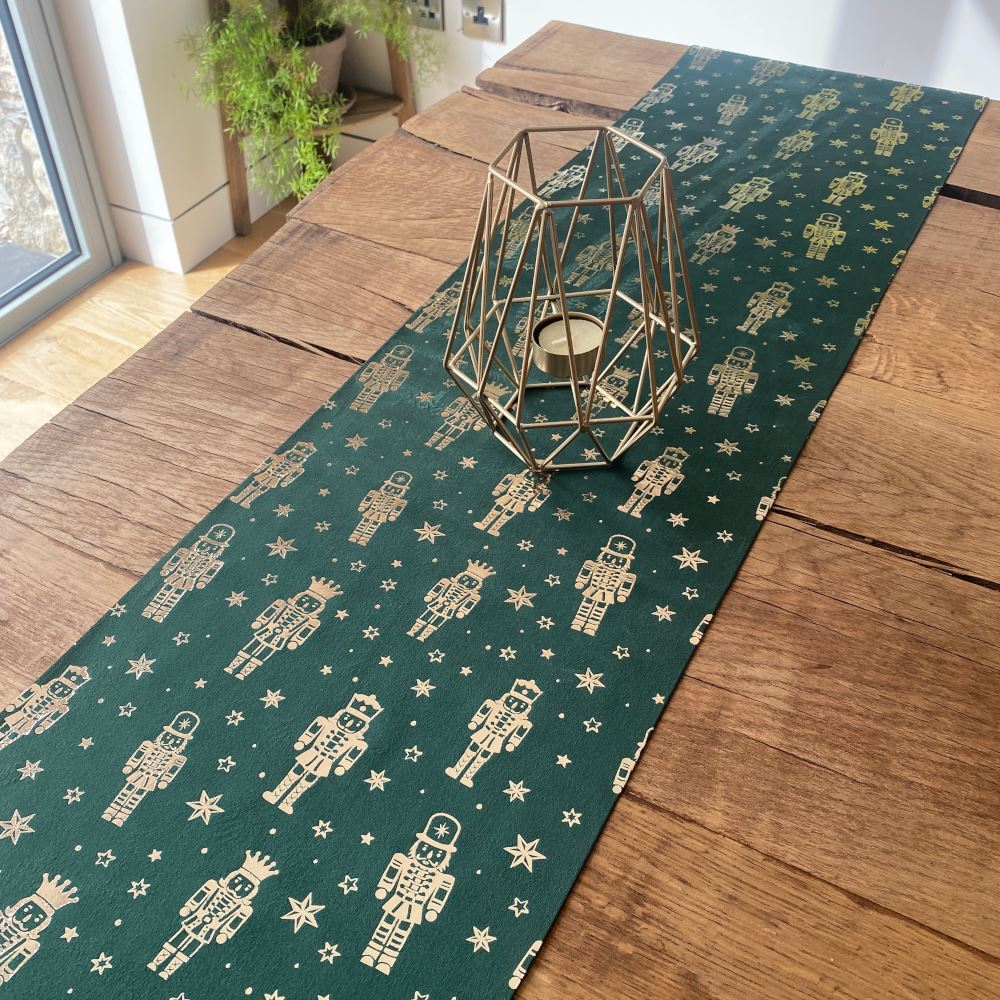 velvet-nutcracker-christmas-table-runner-green-and-gold-28cm-x-3m|94202|Luck and Luck| 1