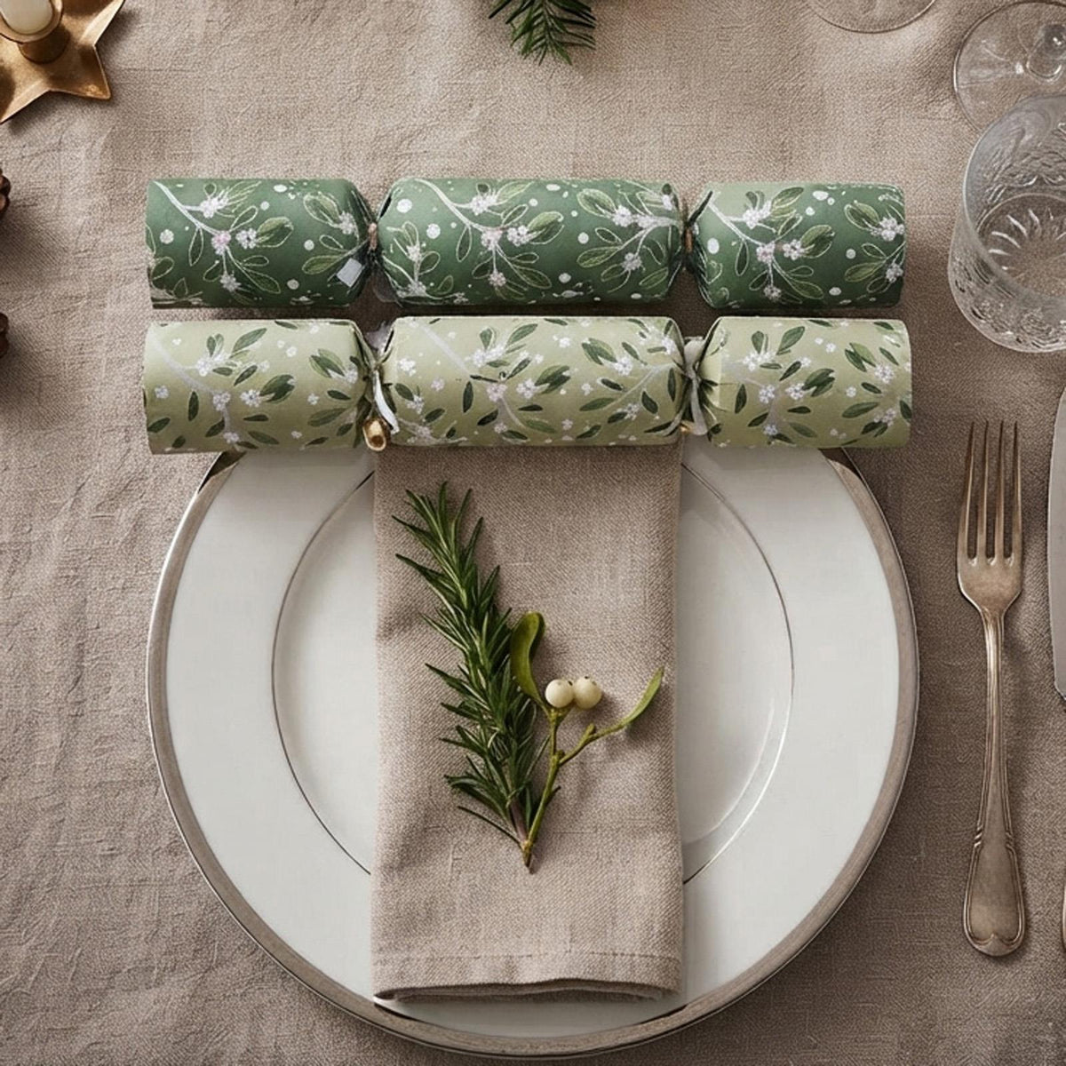 Green Mistletoe Christmas Crackers Green Festive Party Tableware Decor Set of 10