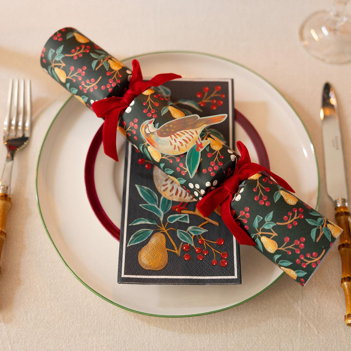Partridge & Pear Festive Christmas Crackers with Culinery Gifts (Pack of 6, 30 cm)