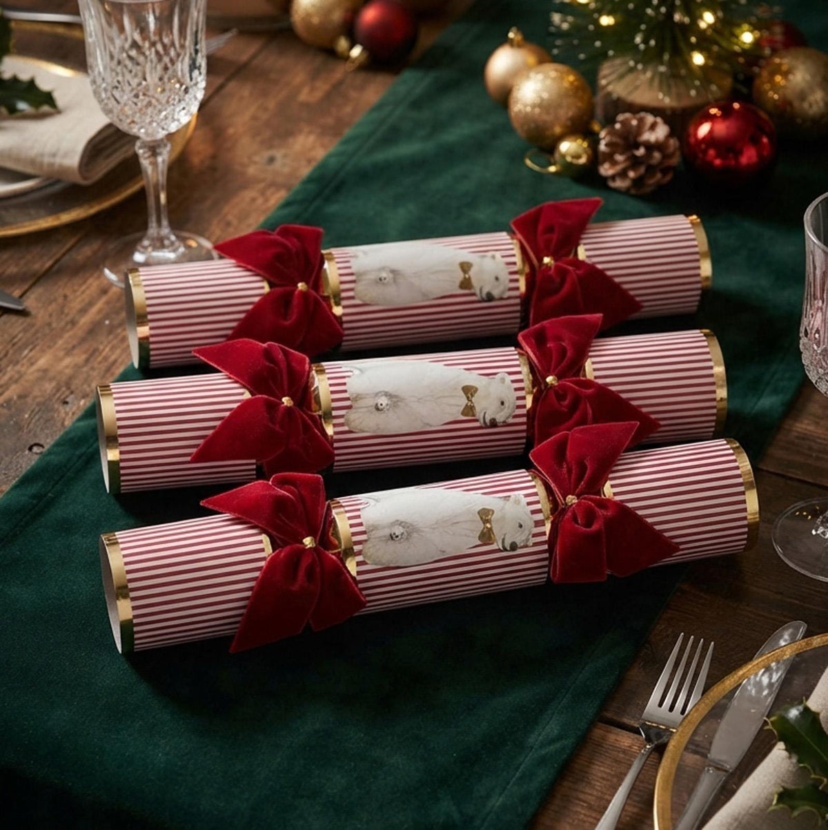 Yvonne Ellen Polar Bear Christmas Crackers Red Festive Party Tableware Set of 6