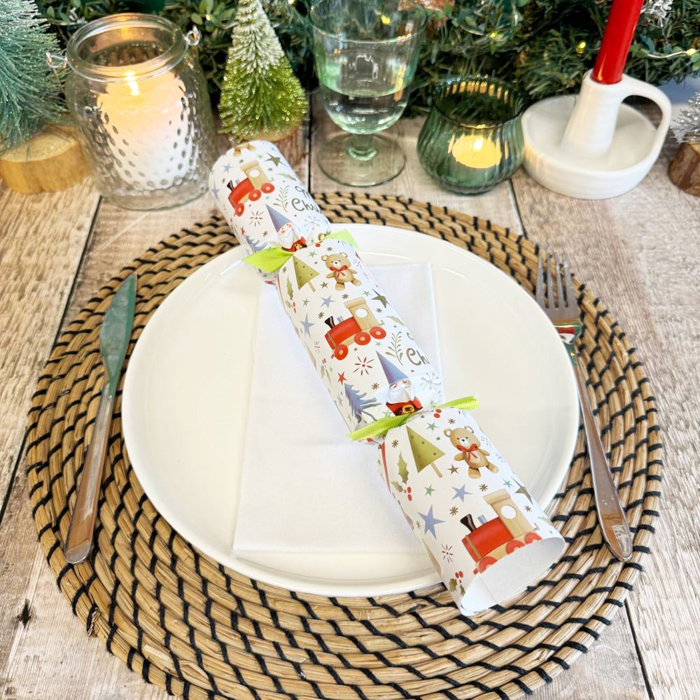 toy-town-christmas-crackers-festive-fun-set-of-6-table-decorations|62105|Luck and Luck| 1