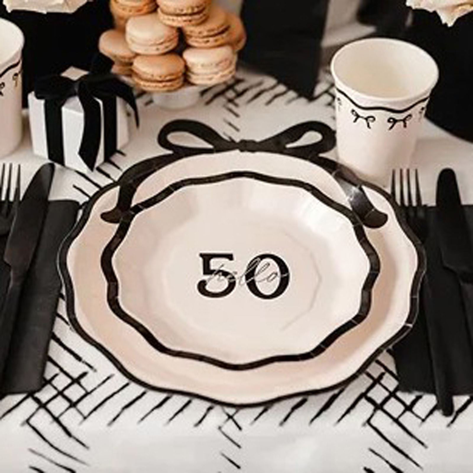 hello-50-paper-party-plates-with-bow-design-x-6|TPP61-50|Luck and Luck| 1