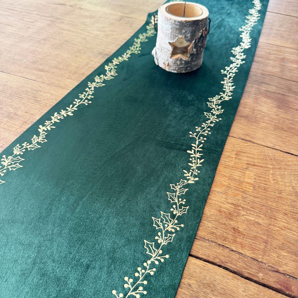 green-and-gold-velvet-holly-garland-christmas-table-runner-28cm-x-3m|95245|Luck and Luck| 1