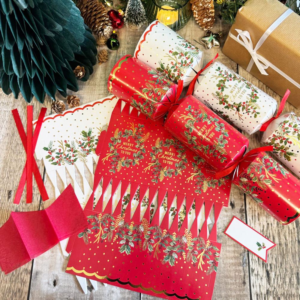 red-white-berry-and-wreath-diy-make-your-own-christmas-crackers-x-6|XM6799|Luck and Luck| 1