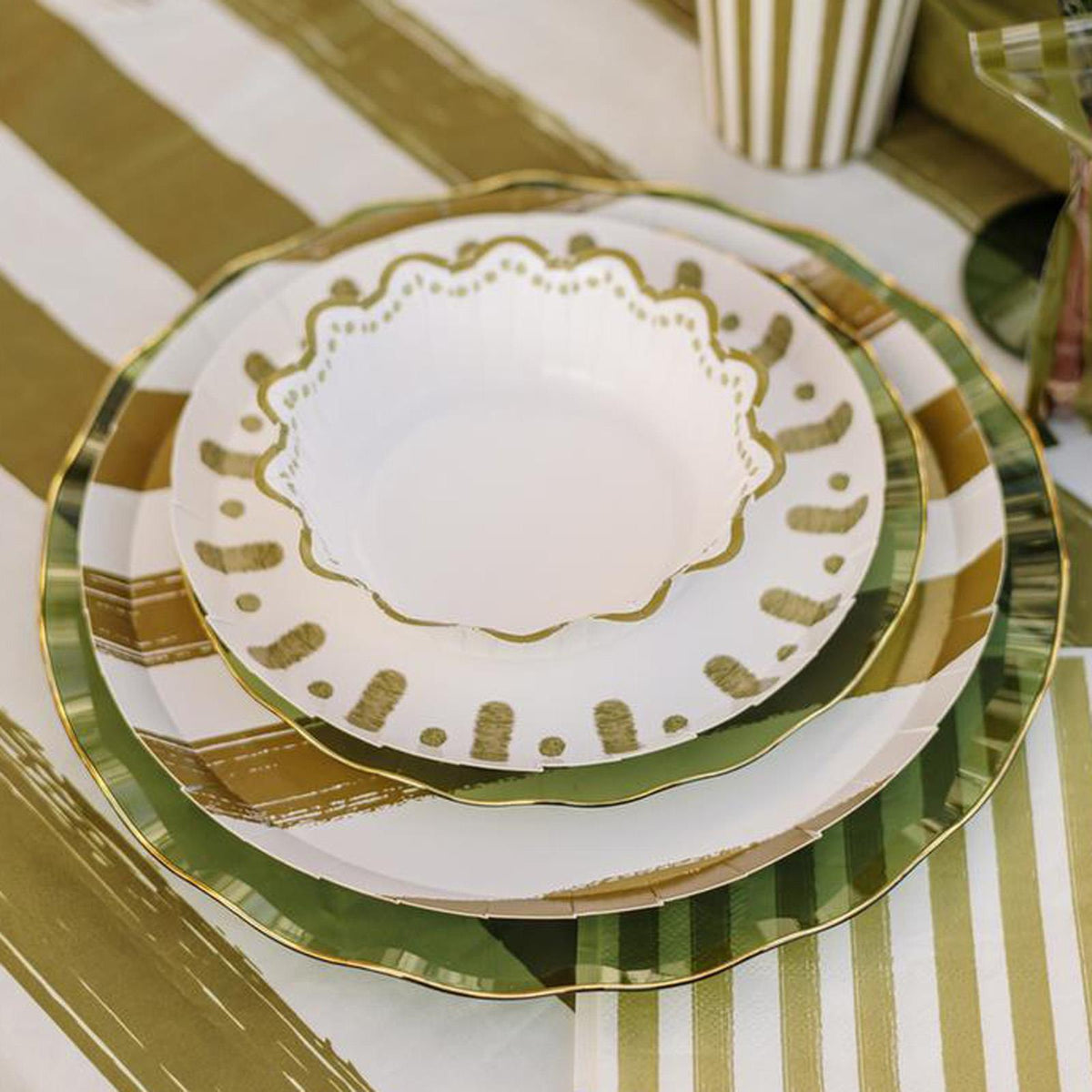 Sage Green and White Paper Party Bowls for Weddings and Birthdays (Pack of 6, 13.5 cm)