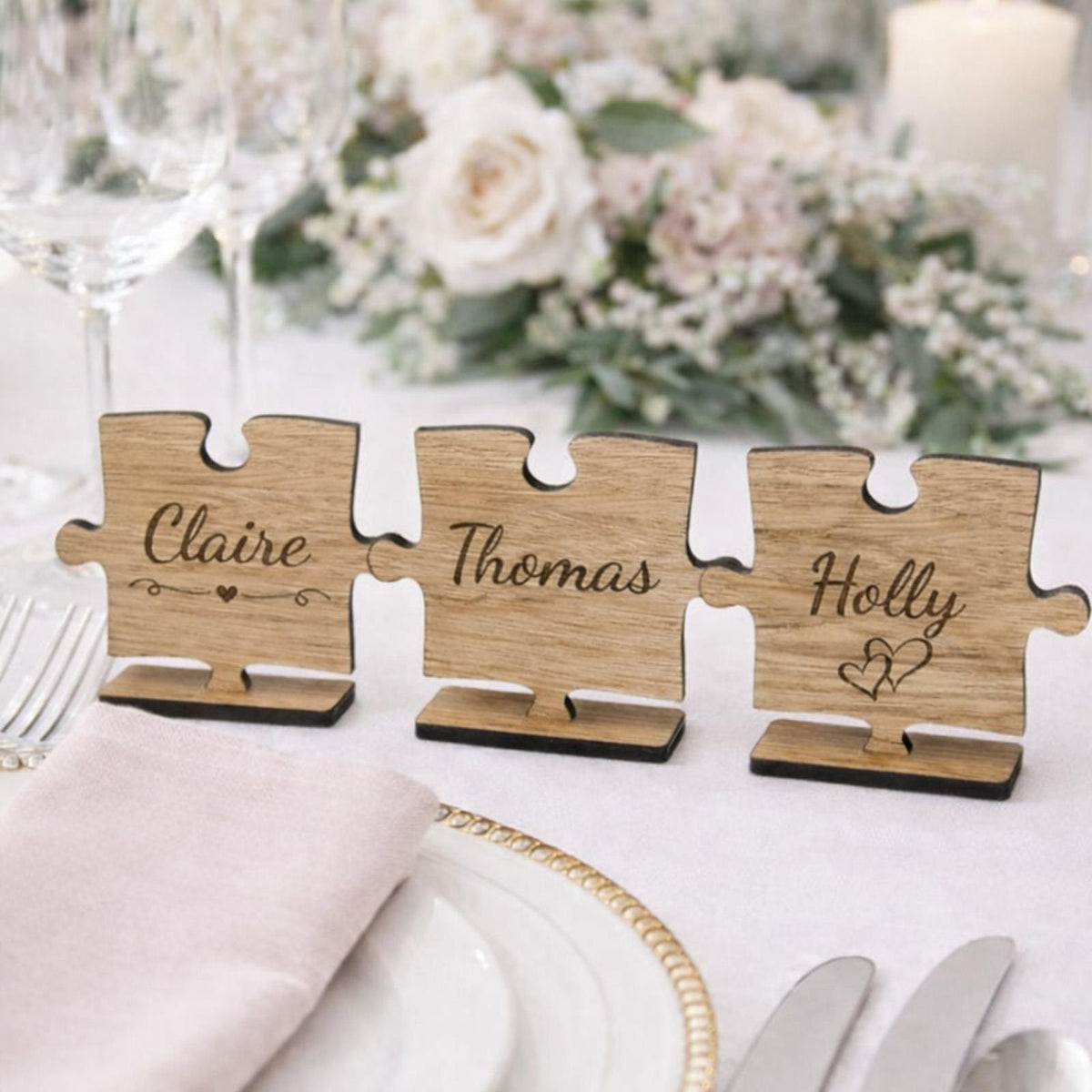 Luck and Luck Oak Veneer Jigsaw Shaped Place Names Font 3, Place Cards