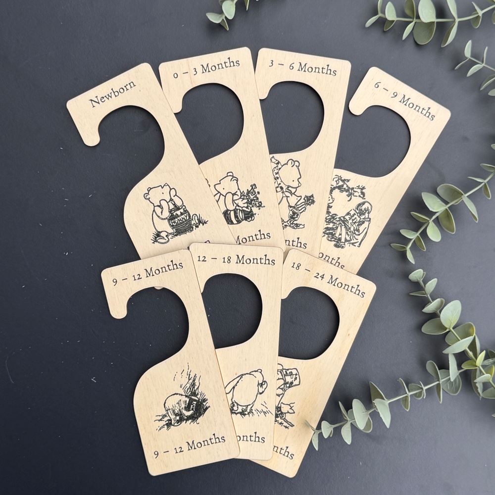 winnie-the-pooh-nursery-wardrobe-hangers-dividers-black-and-white-x-7|LLUVHGPOOHBW|Luck and Luck| 1