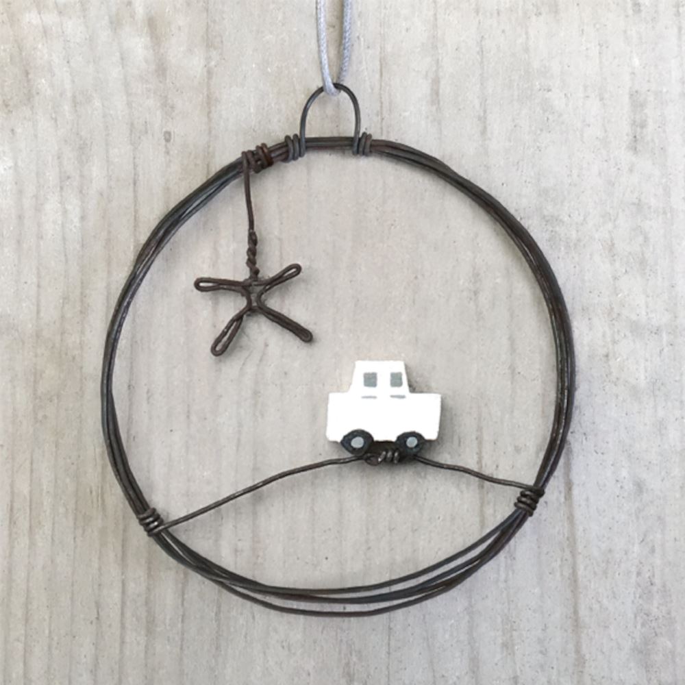 east-of-india-small-mini-hanging-metal-wreath-car-with-star|3478|Luck and Luck| 1