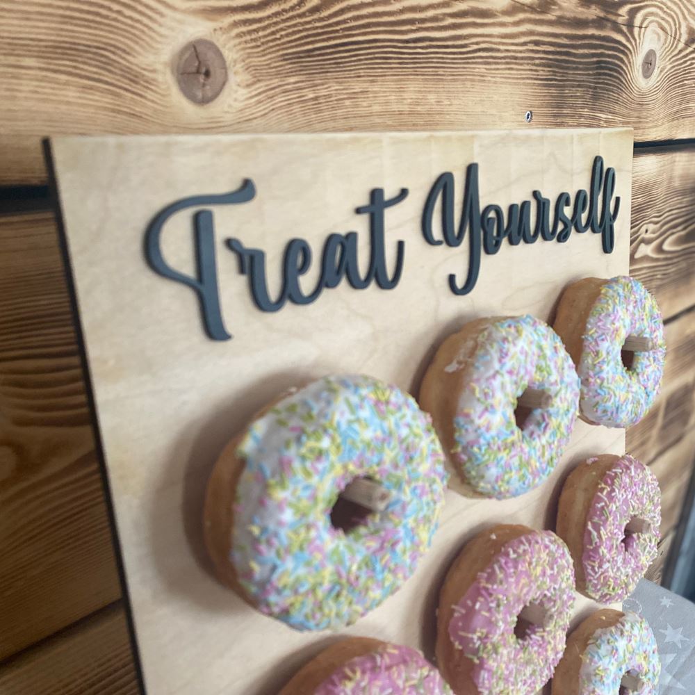 personalised-doughnut-treat-stand-for-9-doughnuts-f1|LLWWDTSD9F1|Luck and Luck| 5