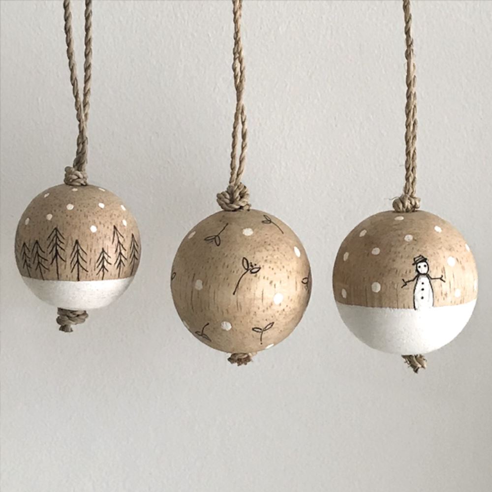 east-of-india-set-of-3-wooden-baubles|TRIOBAUBLES|Luck and Luck| 1