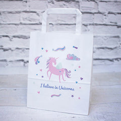 white-handled-unicorn-paper-party-gift-bags-set-of-10-i-believe-in-unicorns|LLWBHUNICORN|Luck and Luck| 1