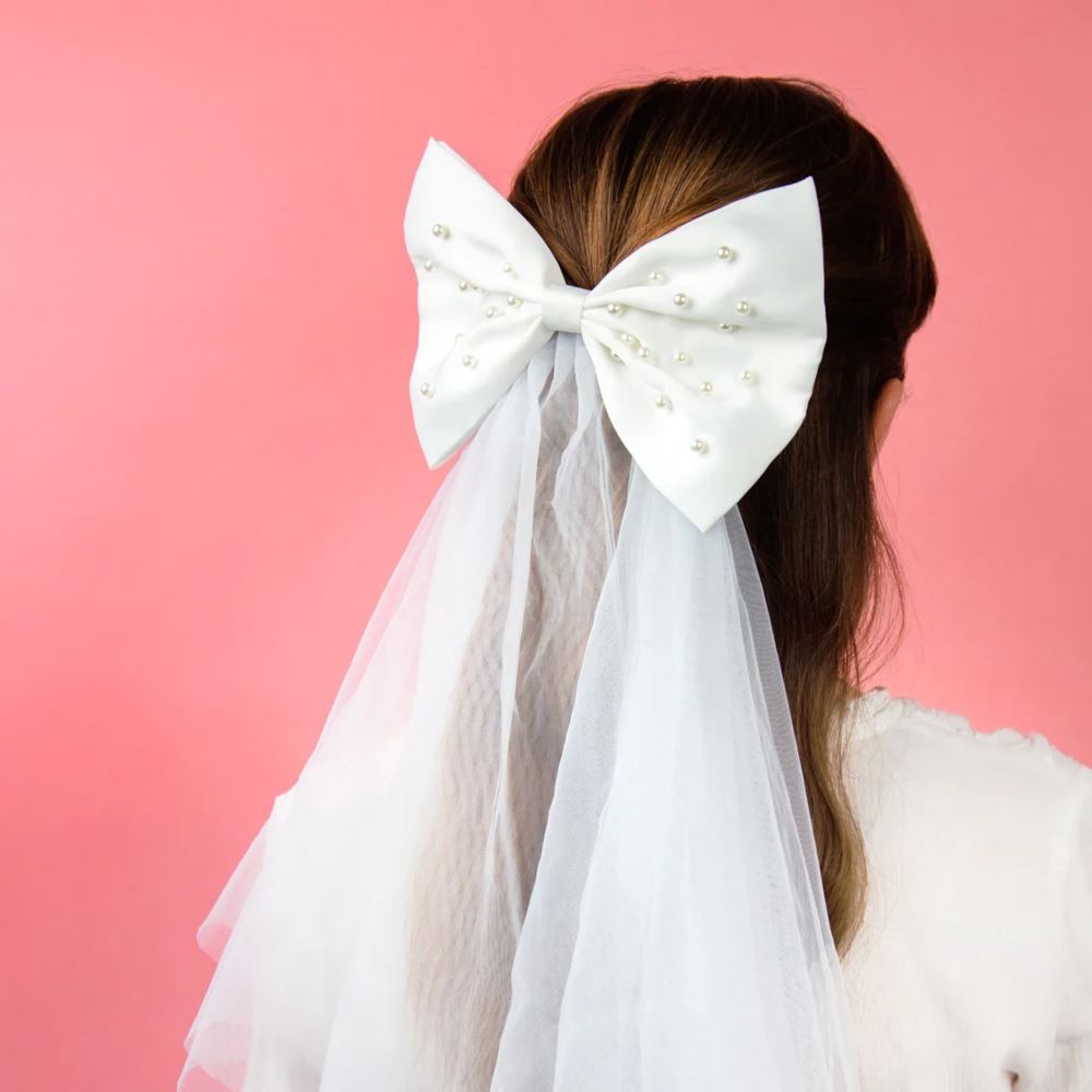 -bride-to-be-white-pearl-wedding-veil-for-hen-party-accessories|BG-BOW-VEIL|Luck and Luck| 1