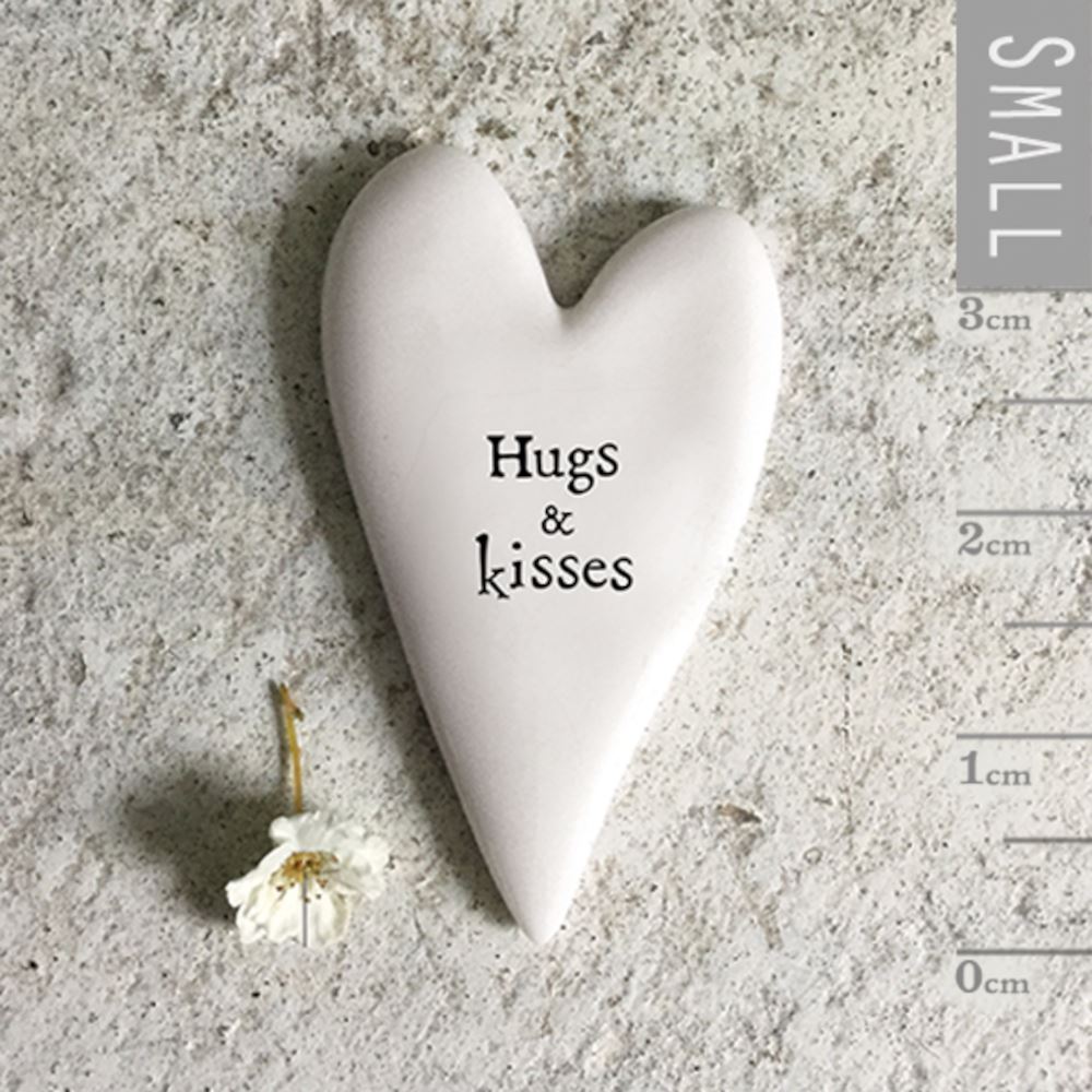 east-of-india-tiny-heart-porcelain-token-hugs-and-kisses|6800|Luck and Luck| 1