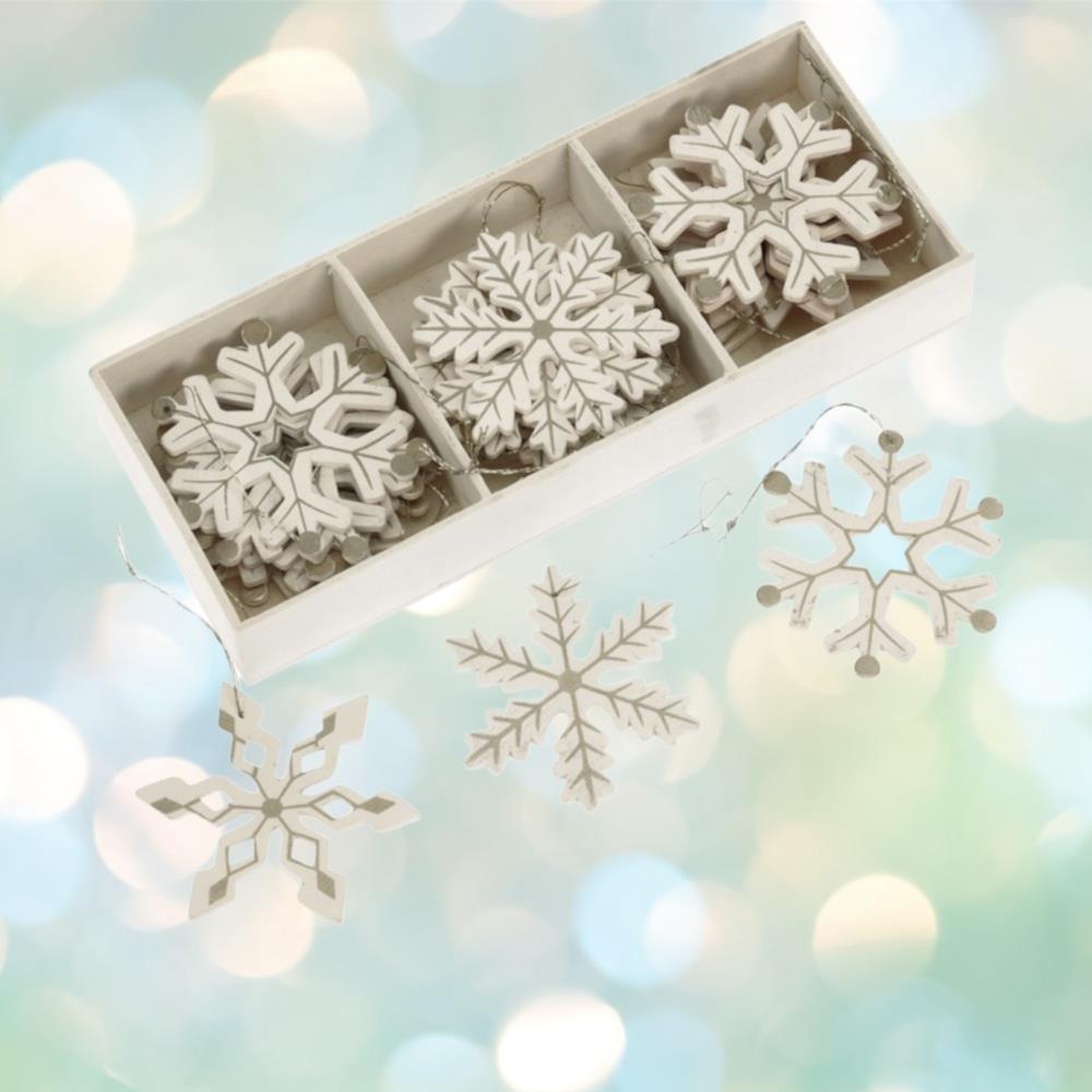 cream-and-gold-striped-wooden-snowflakes-christmas-decorations-x-24|FF073D|Luck and Luck| 1