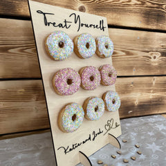 doughnut-treat-stand-for-9-doughnuts-personalised-f2|LLWWDTSD9F6|Luck and Luck|2