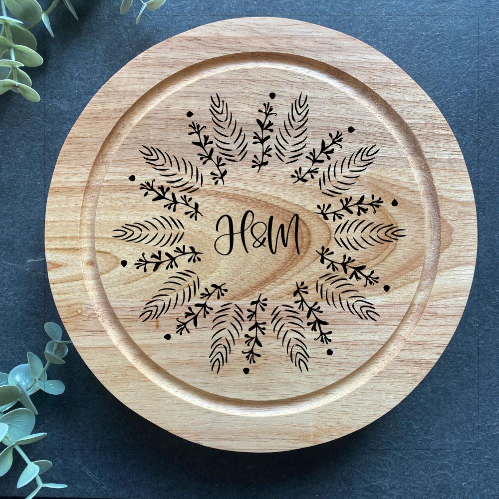 personalised-round-wooden-cheese-board-leaf-design-gift|LLWW3105D4|Luck and Luck| 1